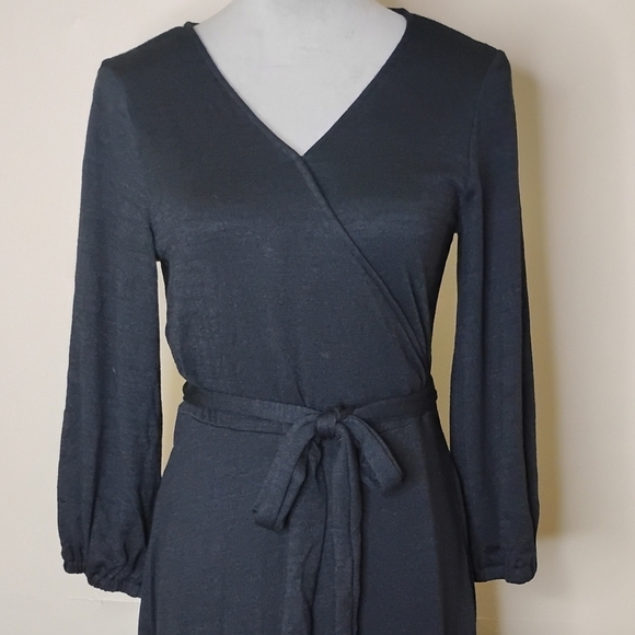 NWT Long-Sleeve Wrap Dress S Black Midi Minimalist Everyday Casual GAP Classic - Picture 3 of 8